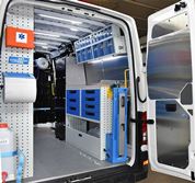 3_VW Crafter con porta abrazadera plegable y superficie de trabajo sistema Ultra